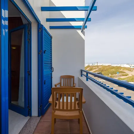 Casa Joral, Surfear En * فامارا